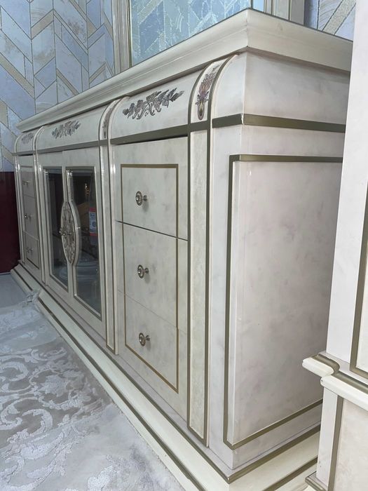 Витрина шикарная неоклассика