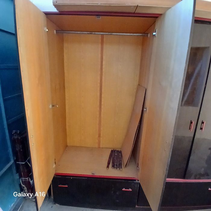 Срочно Шкаф большой лакированный