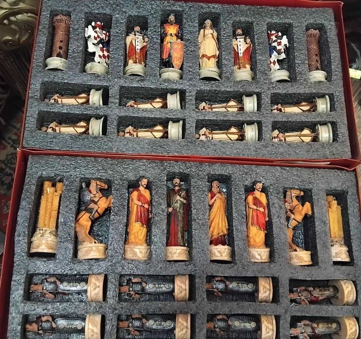 комплекти фигури за шах