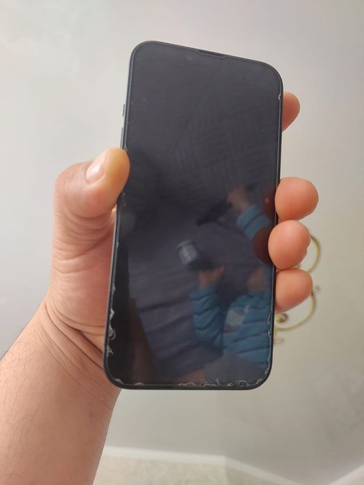 Продам Айфон 13 срочно