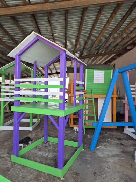 Căsuță din lemn, spatiu joaca, pergola, loc de joaca copii