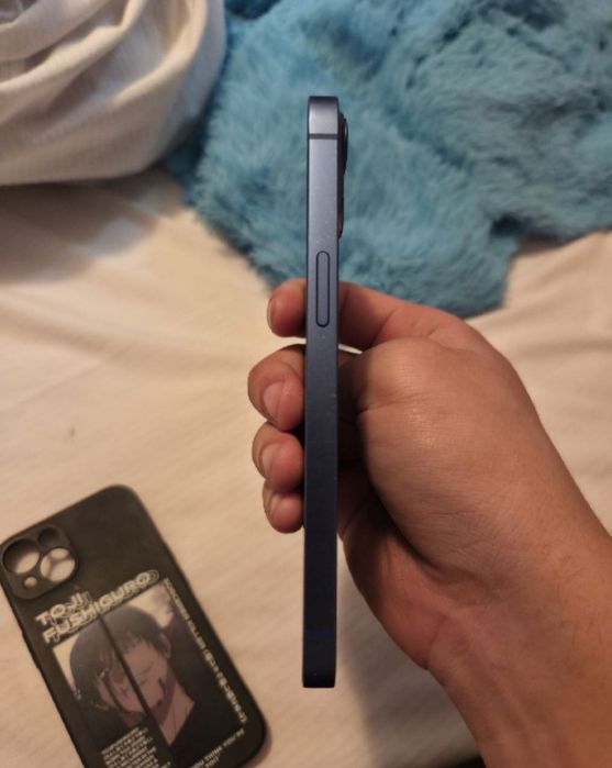 Продам Айфон 13.