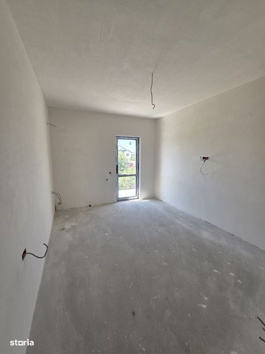 Vila duplex 5 camere-Teren 250 mp-Bragadiru Plevnei