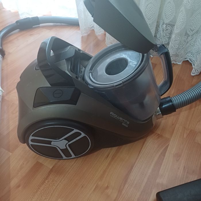 Aspirator Rowenta Power Compact cu fir
