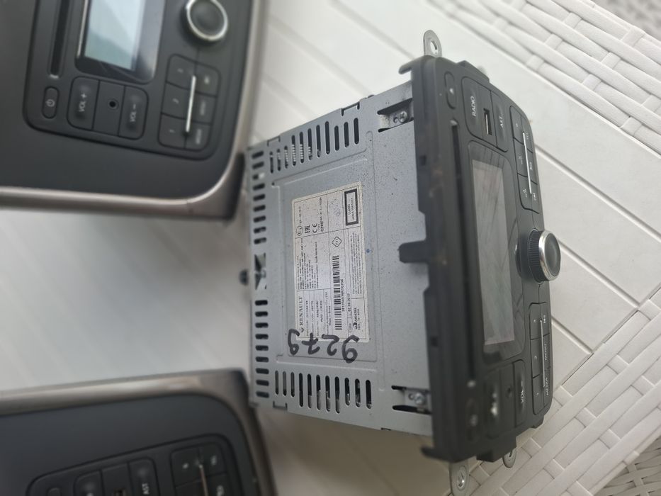 Casetofon Radio CD original Dacia cu bluetooth  și grila inclusa