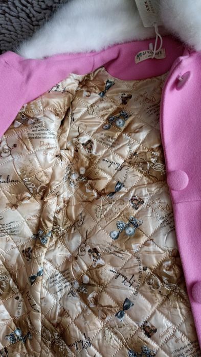 Новое пальто на девочек 120см