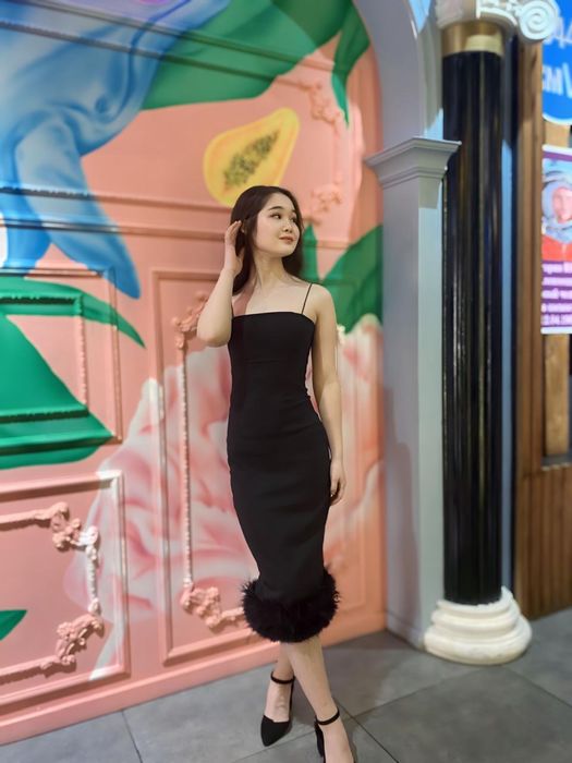 Черное платье для мероприятий