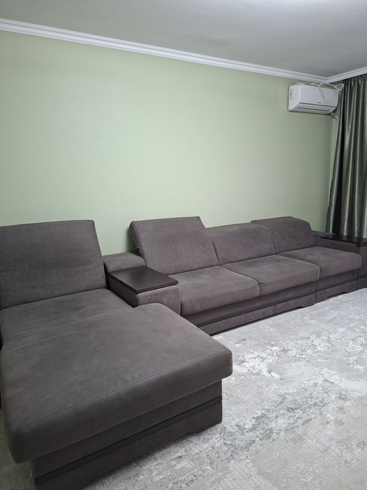 Продается угловой диван в отличном состояний
