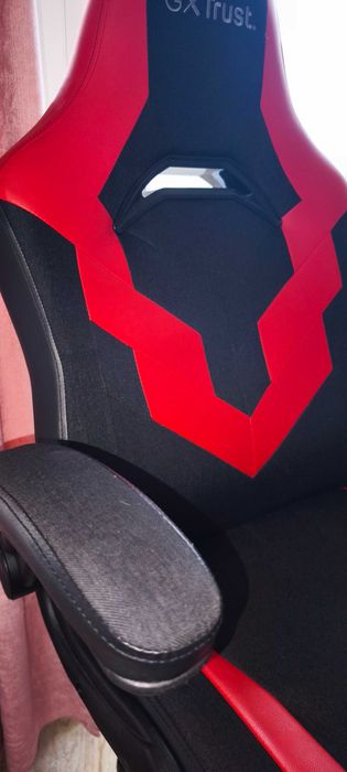 Геймърски стол червено и черно