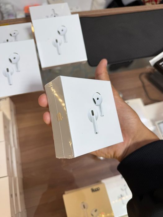 AirPods 4  (Новые, запечатанные)