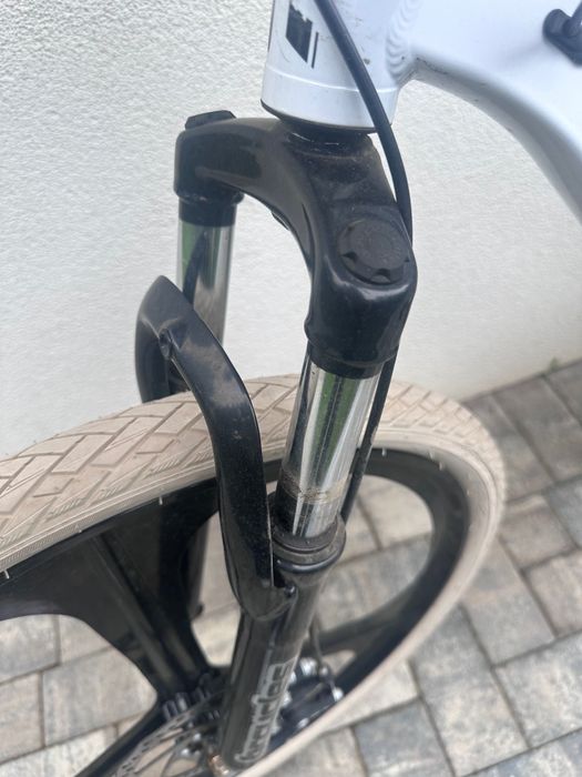 Bicicleta MTB 24” , cadru aluminiu, 21 viteze, roti magnesium cu Shimano