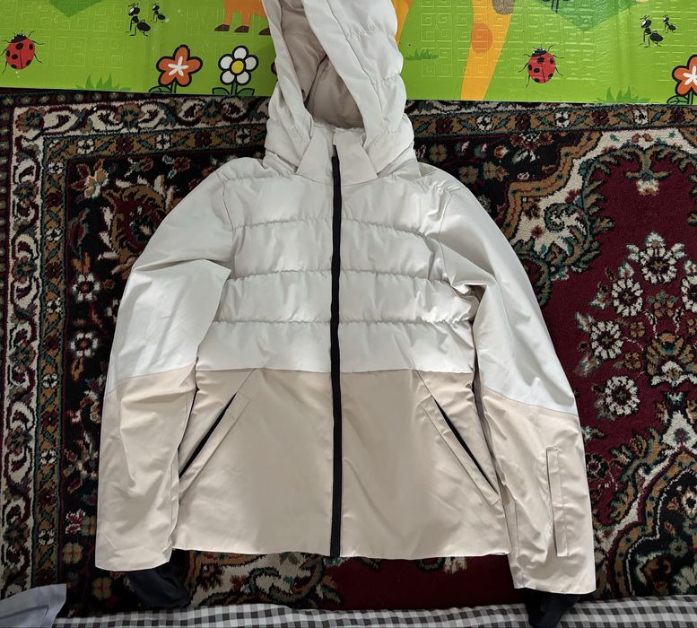 Зимняя белая куртка