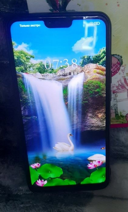 Продам рабочий телефон редми 5 + чехол с подставкой бонус