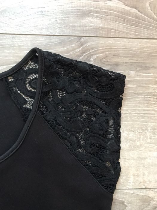 Top cu dantela Guess nr. Xs