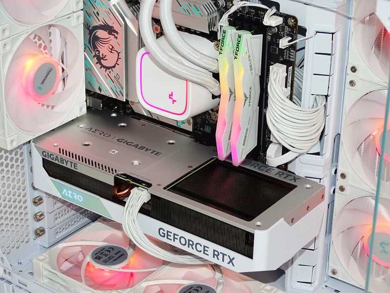 Нов | Гаранция | Ryzen 7800X3D | RTX 5070 | 32 GB RAM | Геймърски