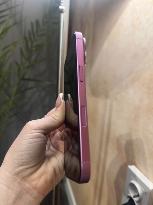 iPhone 16 pink , ползван 1 месец