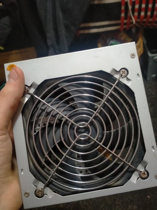 блок питания Crown CM-PS400. 
Мощность: 400 Вт.