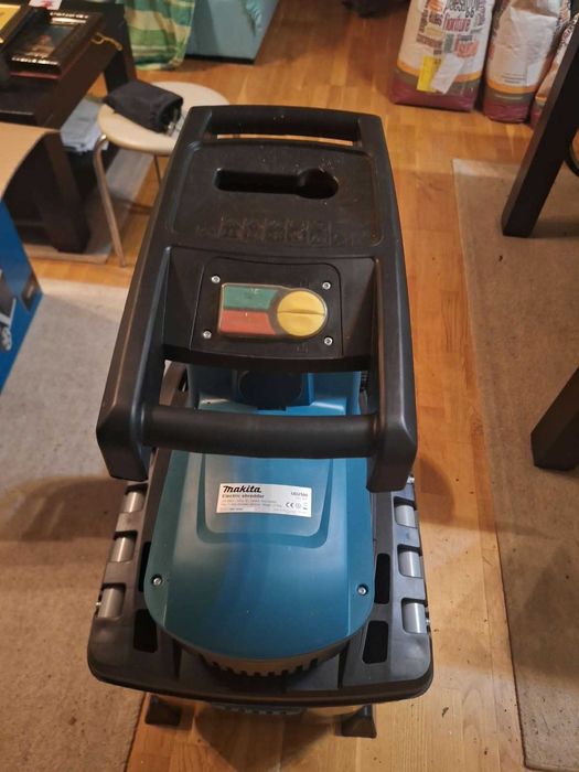 Tocator de crengi Makita UD 2500 ca nou