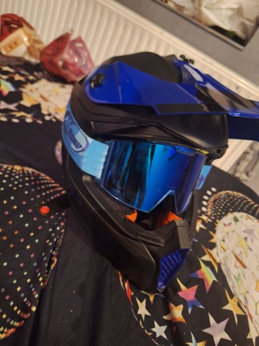 Cască de motor cu ochelari