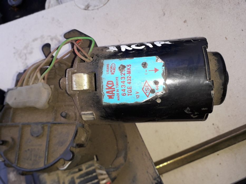 Ansamblu stergatoare cu motoras Dacia Logan