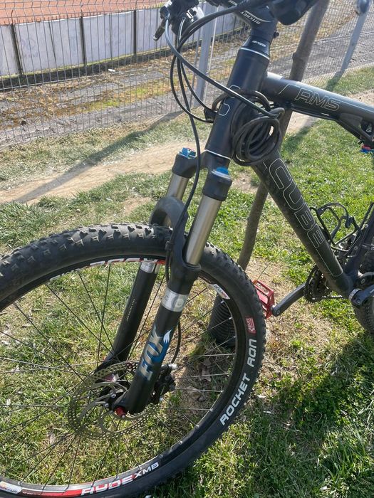 Bicicleta full suspension cube