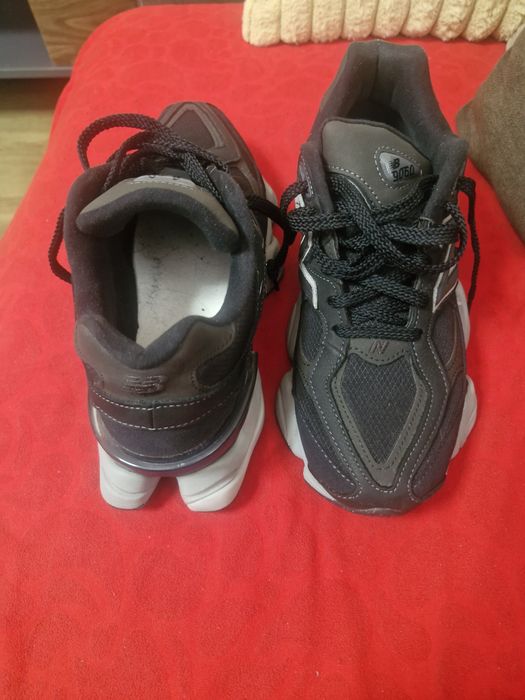 Продават се мъжки маратонки New Balance
