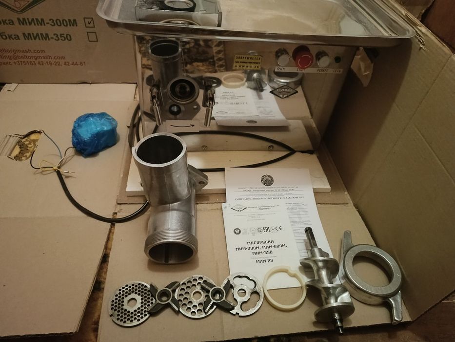 Продам промышленную мясорубку  Торгмаш МИМ 300М