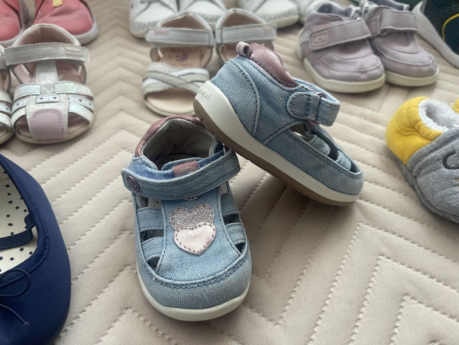 Обувки за момиче от 18 до 21 номер и момче от 20 до 26