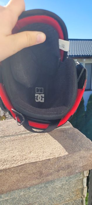 Boots, buti step on snowboard