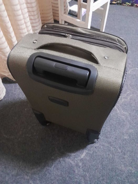 Чемодан сотилади