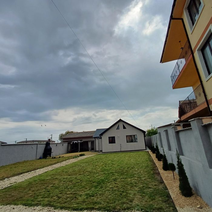 Casa + teren( parcare&construcție)