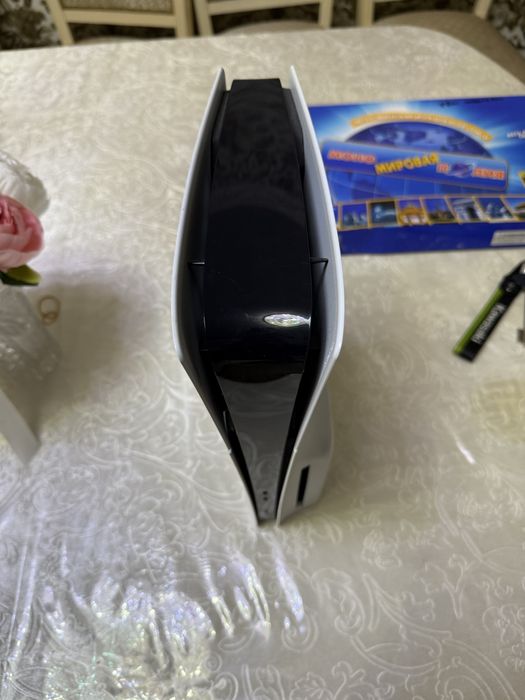 Playstation 5 и 2 джостика