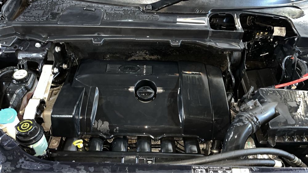 Передняя часть Land Rover Freelander.