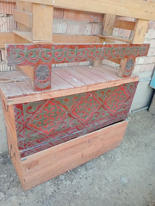 Сандық сатылады.