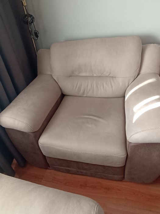 Два броя фотьойли