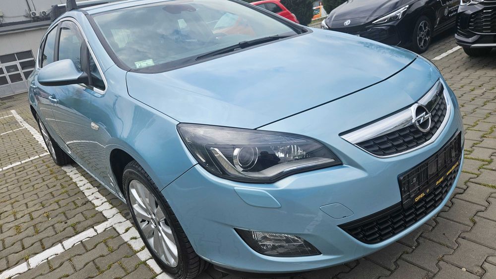 Auto Opel Astra J
