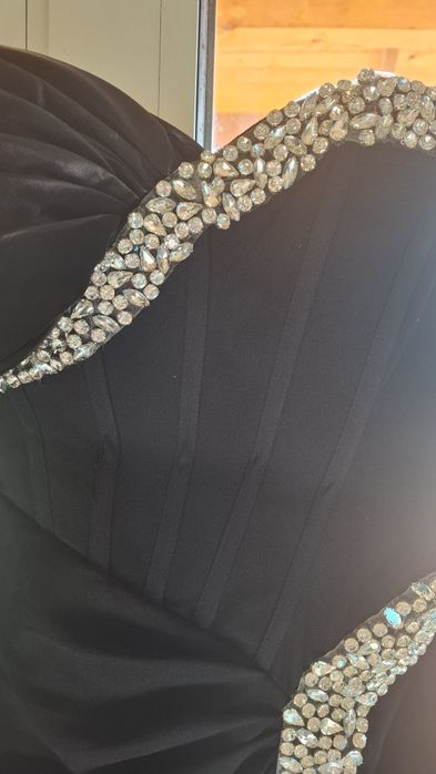 Официална дълга черна  рокля с камъни M