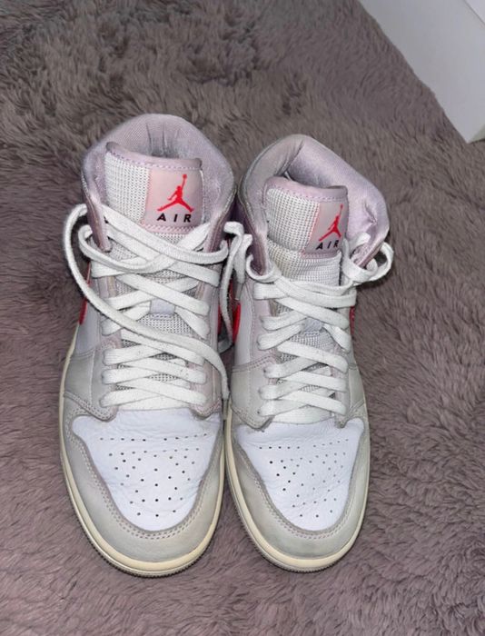 Air Jordan 1 Mid Valentine’s Day 2022