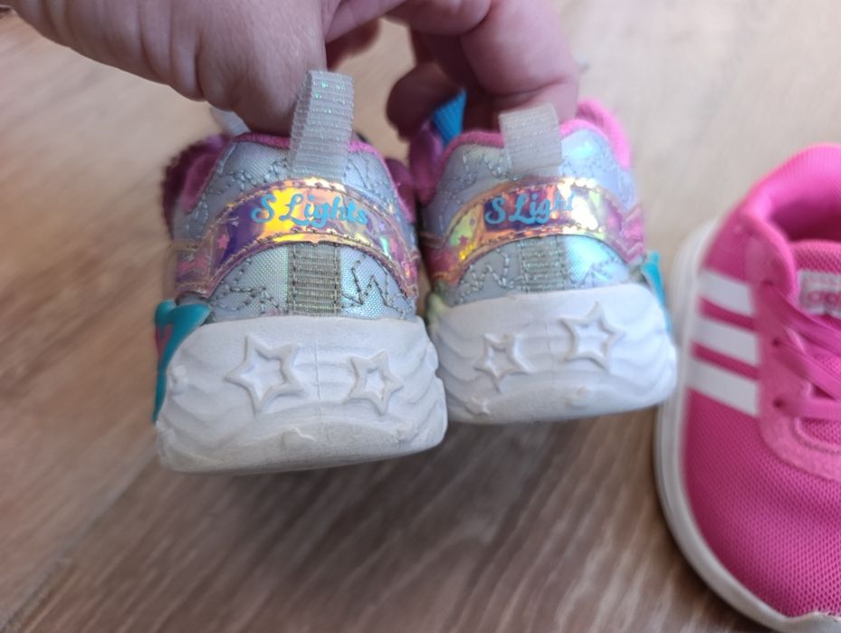 Adidași Sketchers și Adidas Nr 21