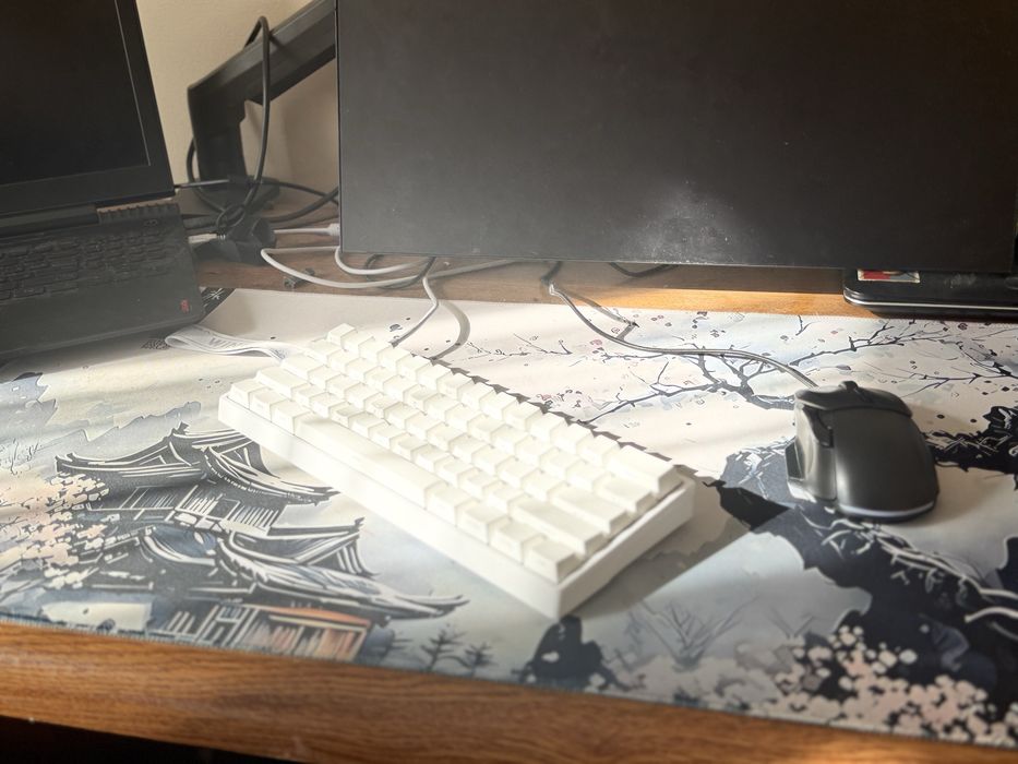 продаеться монитор