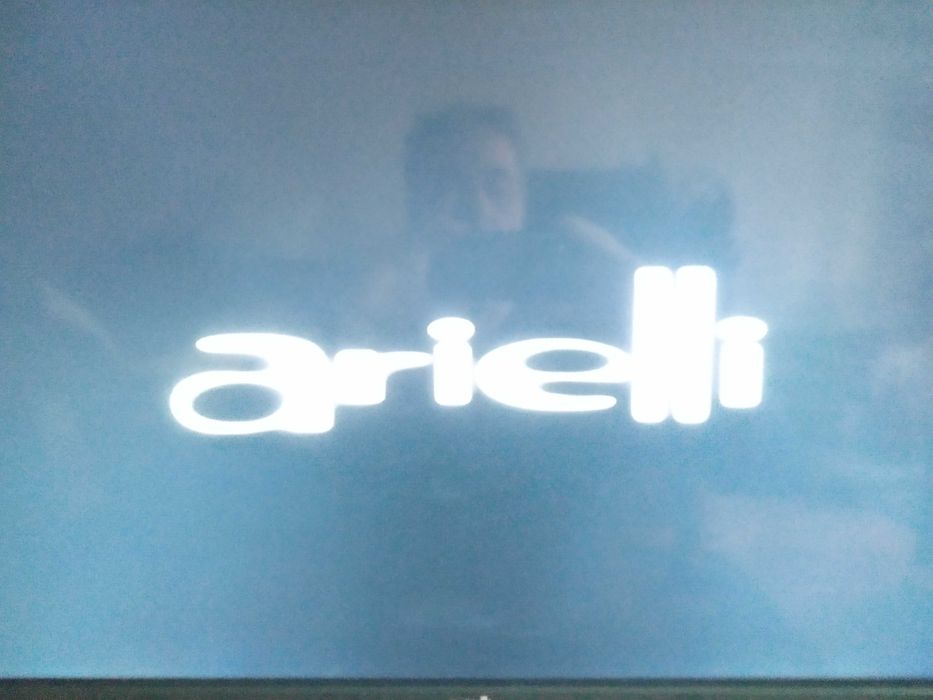 Телевизорът  Arielli LED-32
