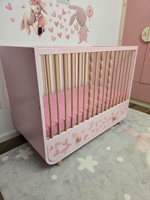 Patut bebelusi si copii cu sertar reglabil in functie de varsta din lemn roz (IKEA) + saltea spuma memorie