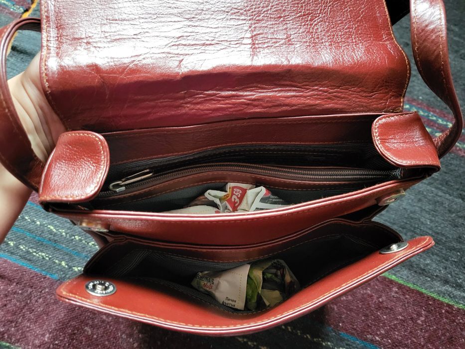 Кожена чанта от естествена кожа с дълга дръжка