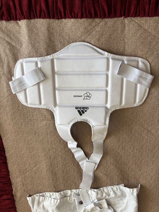 Продам кимоно протектер и футы