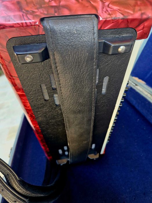 Acordeon Hohner  96 basi rosu sidefat