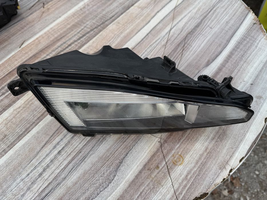 Халоген VW Passat B8