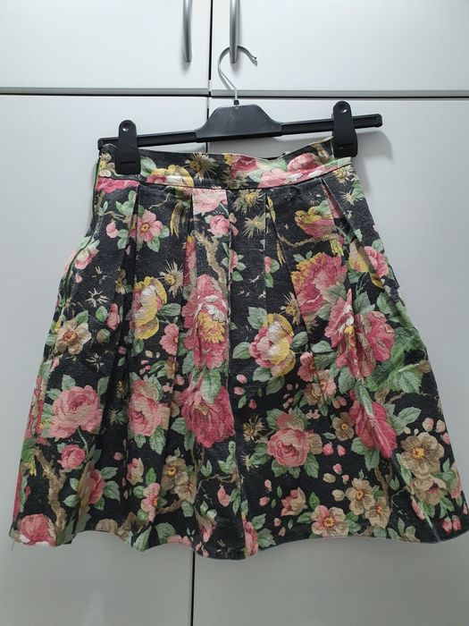 Fusta damă cu flori