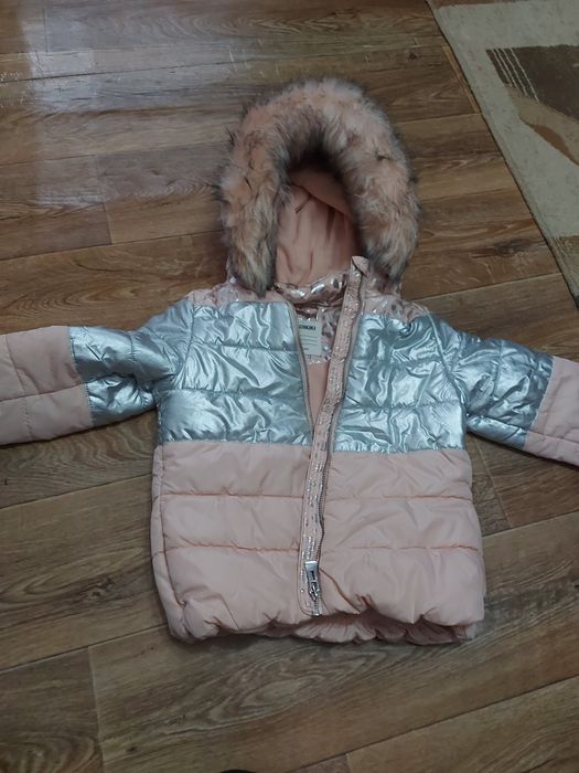 Продам куртку на девочку