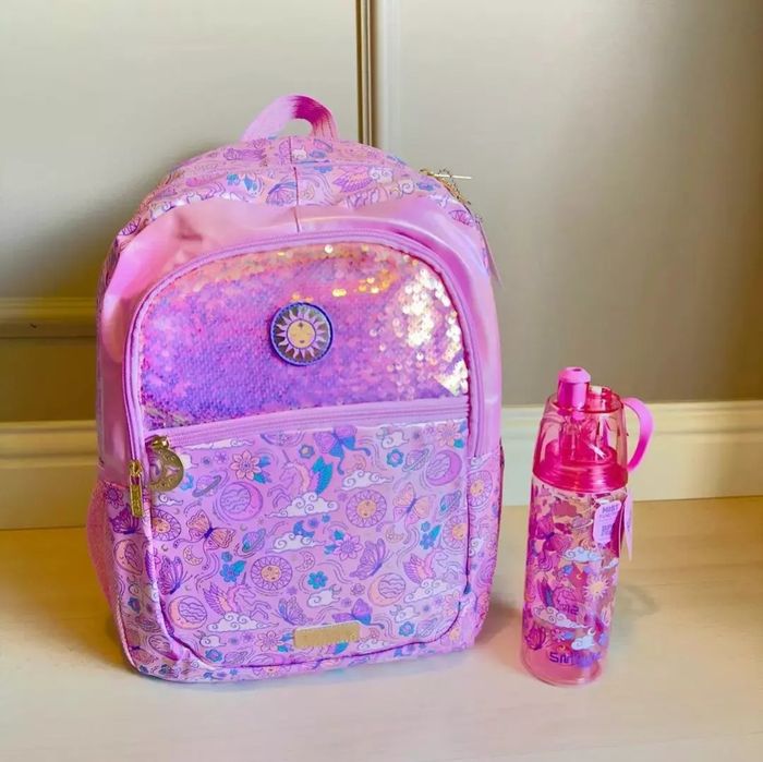 Рюкзаки и школьные принадлежности бренда Smiggle