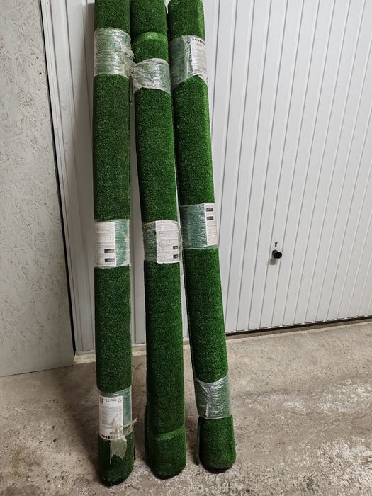 Vând gazon artificial 2 m lățime pe 3 lungime